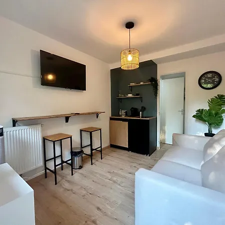 Avec Jardin Apartment